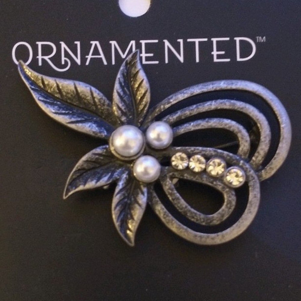 Hildie & Jo Ornament Evening Brooch Regal Pin Faux Pearls Glass Rhinestone